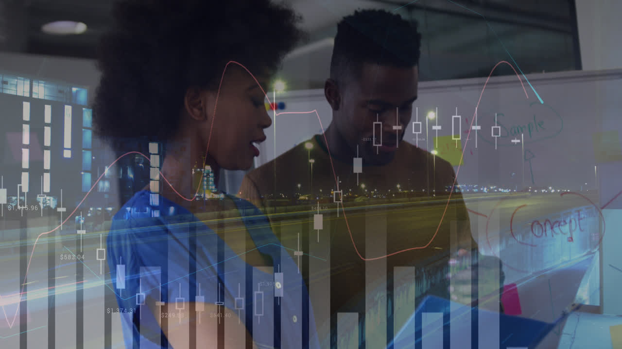 animazione dell'elaborazione dei dati finanziari su strada e afroamericani uomini d'affari in ufficio