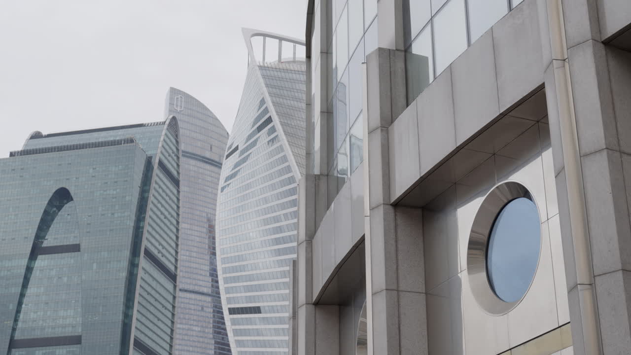 rascacielos modernos en un paisaje urbano