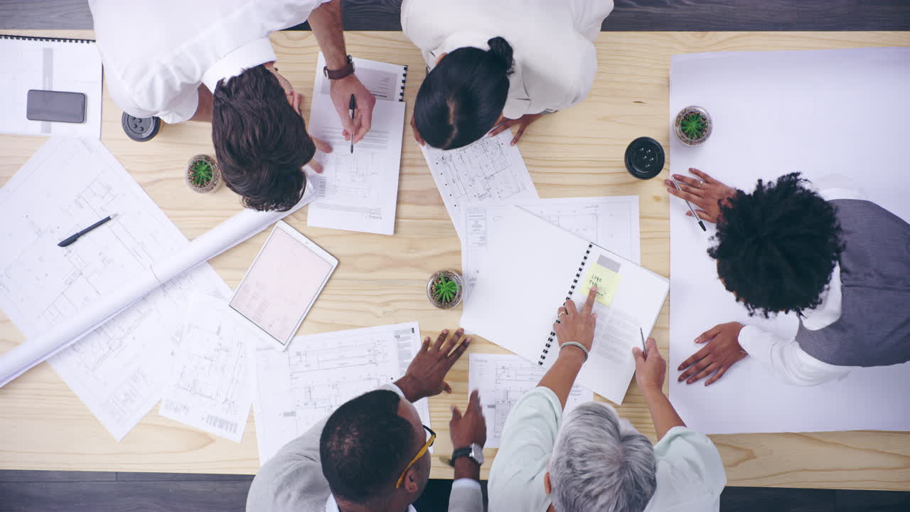 그들의 지능을 활용하고 있습니다.