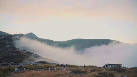 在山上低雲