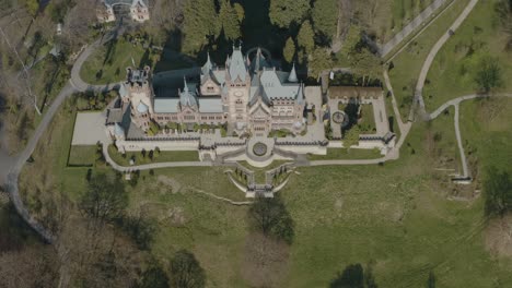 drone - toma aérea del castillo drachenburg siebengebirge cerca de bonn - königswinter 25p