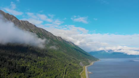 Video-De-Drones-De-4k-De-Las-Montañas-Y-La-Costa-Del-Parque-Estatal-Chugach-En-Alaska-Durante-El-Verano