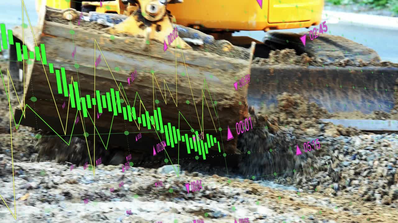 Overlay di dati che si avvia, con la benna di un escavatore che sposta ghiaia sulla riva, scaricando e livellando la costa.