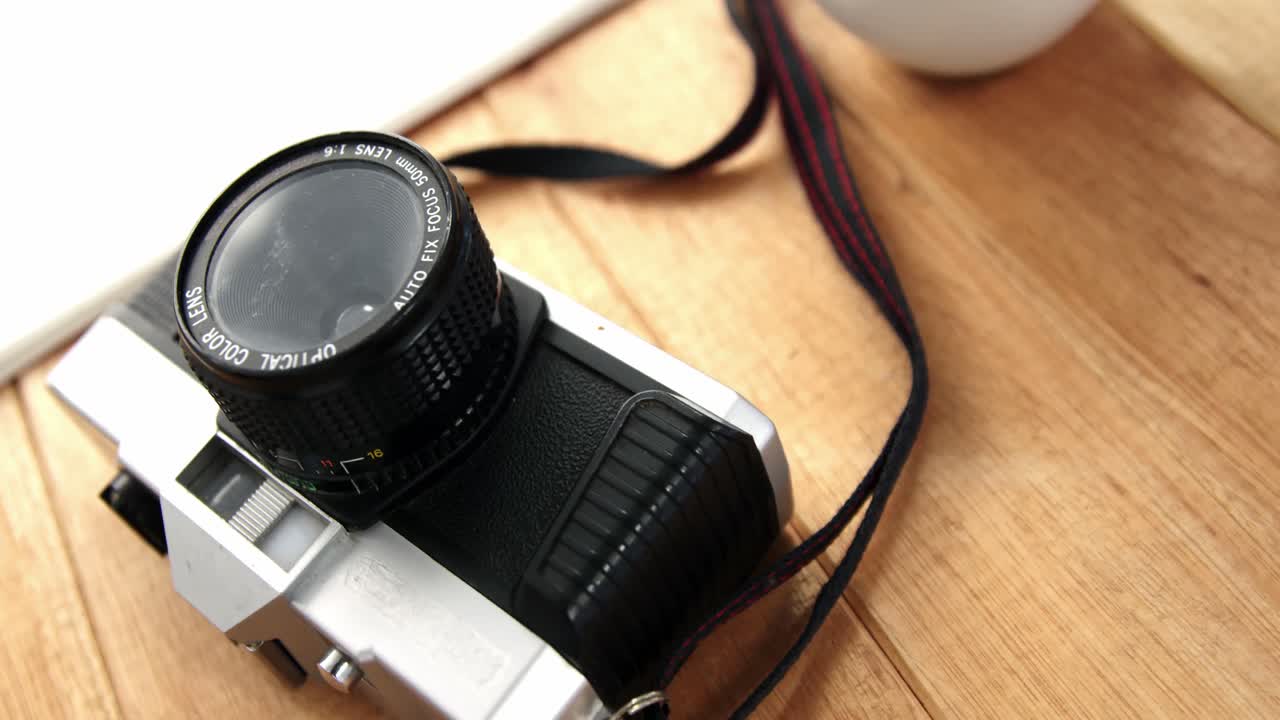 primer plano de una cámara de época