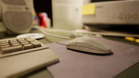 computadoras retro antiguas y otros dispositivos
