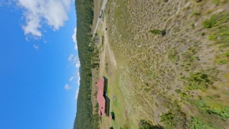 freestyle drone fpv sobrevolando la pirámide de valle nuevo y la estructura de recepción en república dominicana