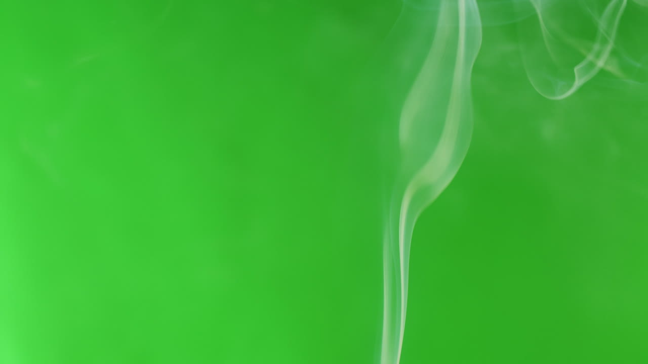 белый дым на зеленом экране