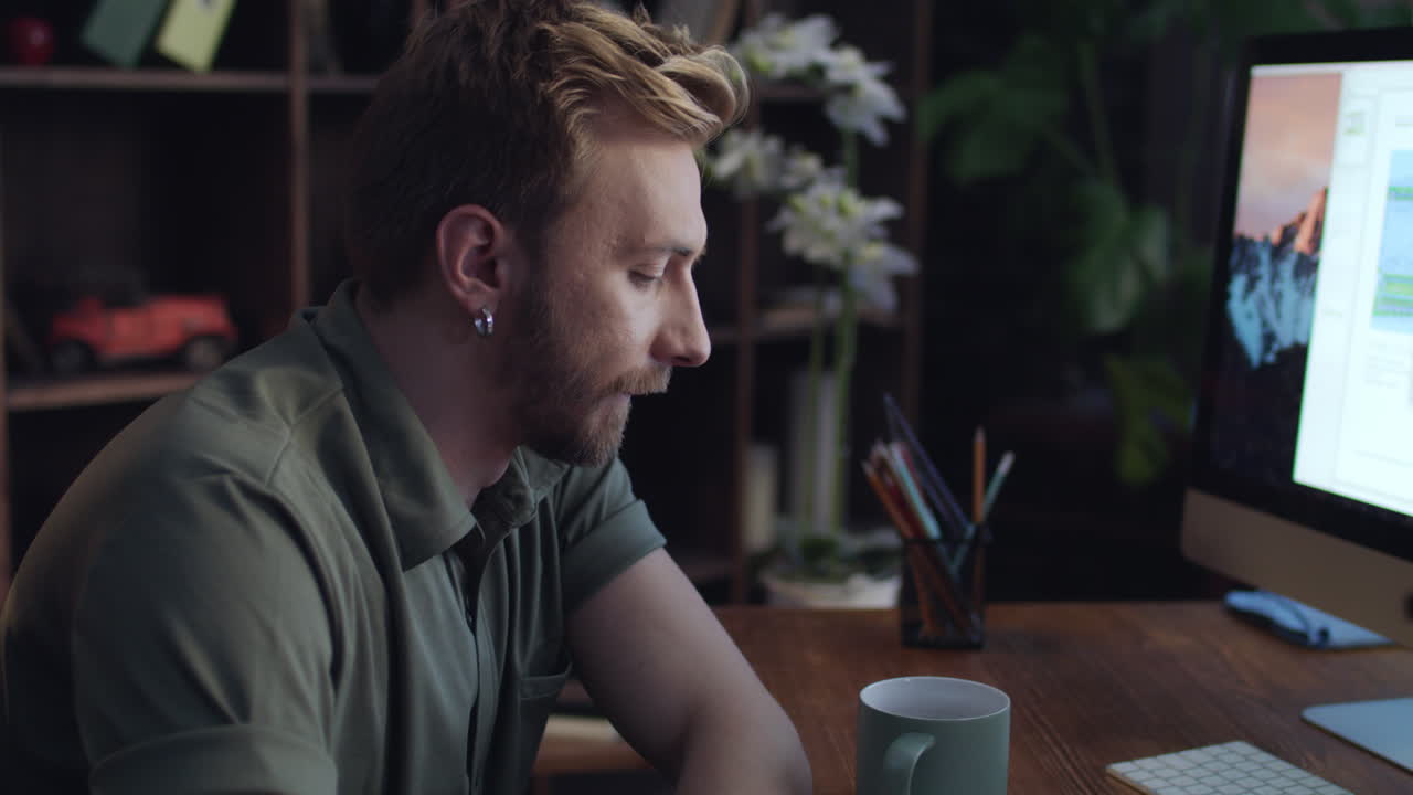 Freelancer focused on work