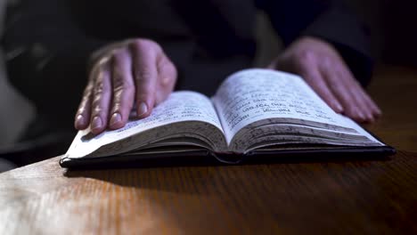 A-Jew-prays,-turns-a-page-in-a-prayer-book,-Close-up-hands