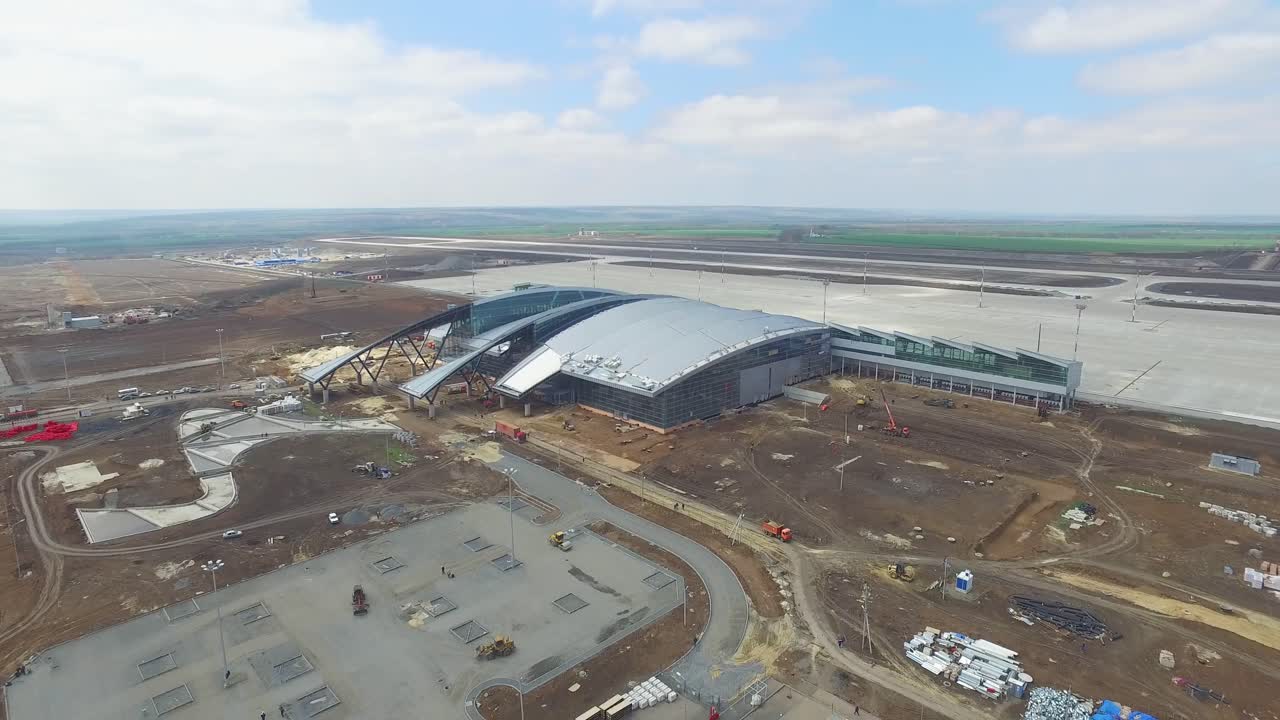 vista aérea de un nuevo aeropuerto en construcción