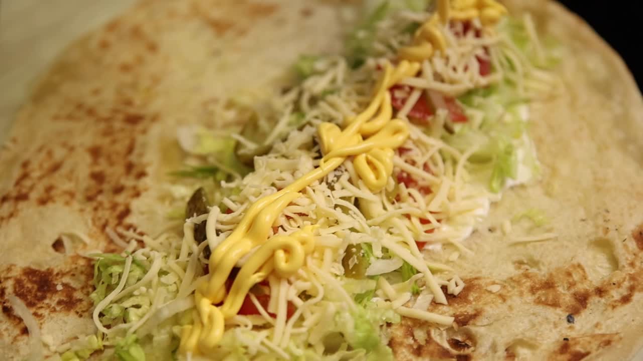 Preparando um Shawarma Wrap