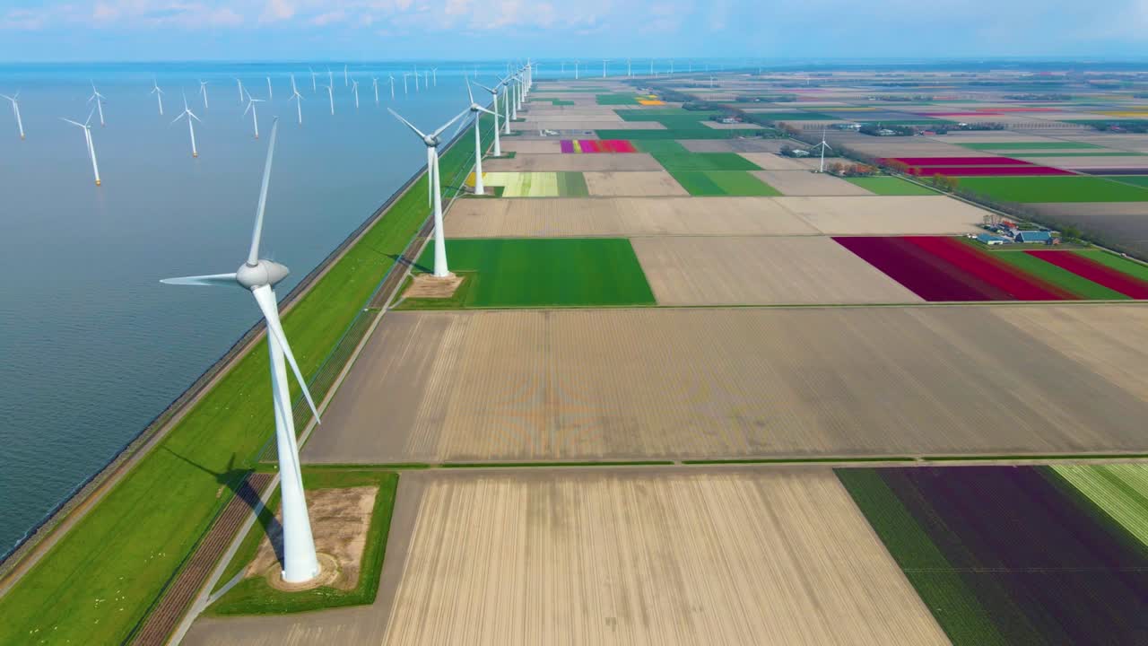 거대한 풍차 터빈, 바다에 있는 해상 풍차 농장, 웨스터메어 풍차 공원, 아름다운 밝은 날에 바다에서 고립된 풍차, 네덜란드, 플레볼랜드, 노르도오스트폴더