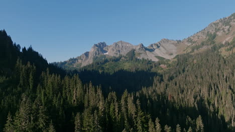 Aerial-footage-flying-backwards-over-the-trees-in-the-morning-haze-in-the-Cascade-Mountains-in-Washington