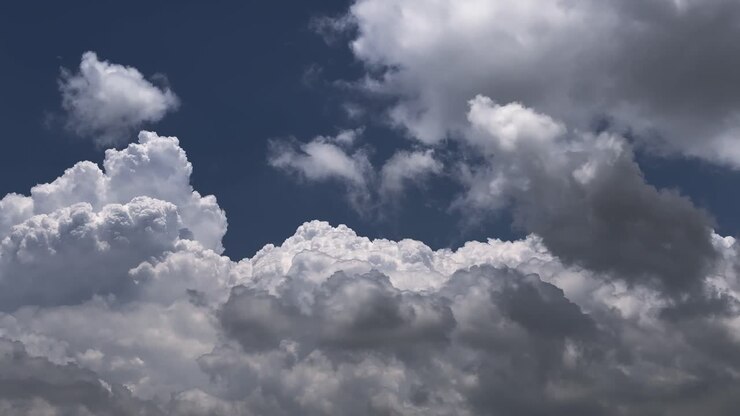 Timelapse of blue Sky with Fast moving white fluffy cloud