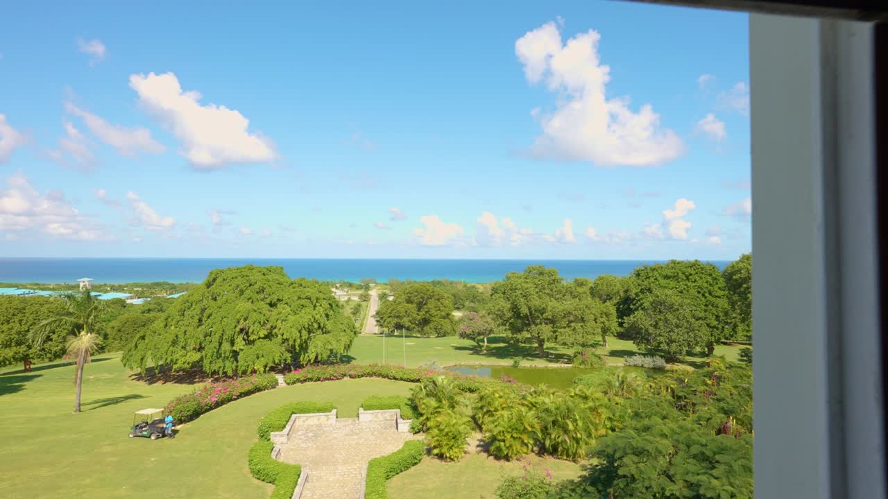 parque en el mar del caribe, bahía de montego, jamaica.