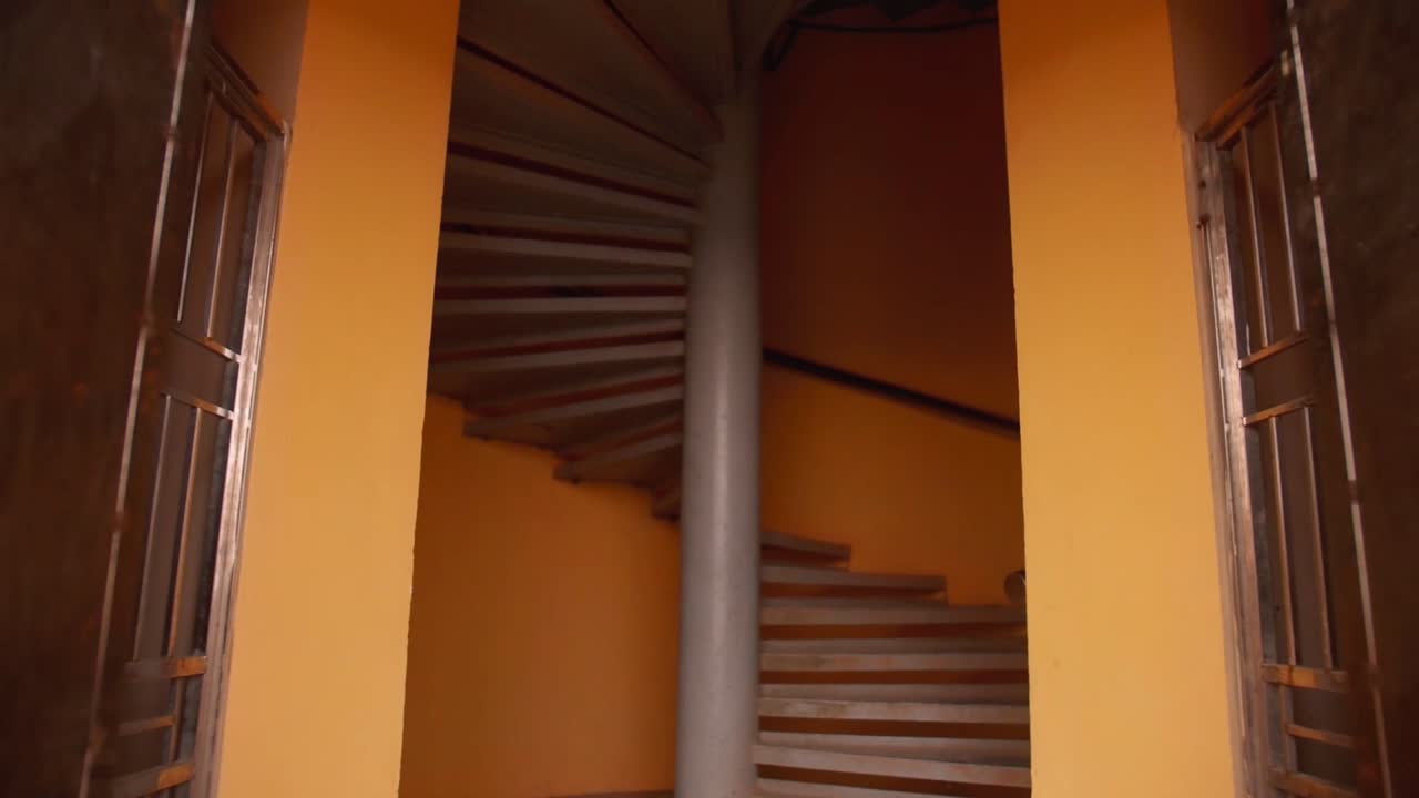 폐 cu 플래그 포인트 기념비적 인 타워 계단 베트남 ha giang 입력