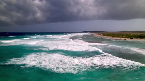 aruba powerful waves along eastern coastline