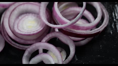 sliced red onions