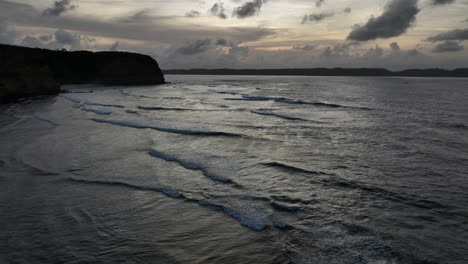 Sunset-over-the-ocean-on-Lombok,-Indonesia