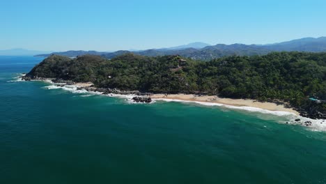 Cinematic-drone-rising-over-Sayulita,-Mexico