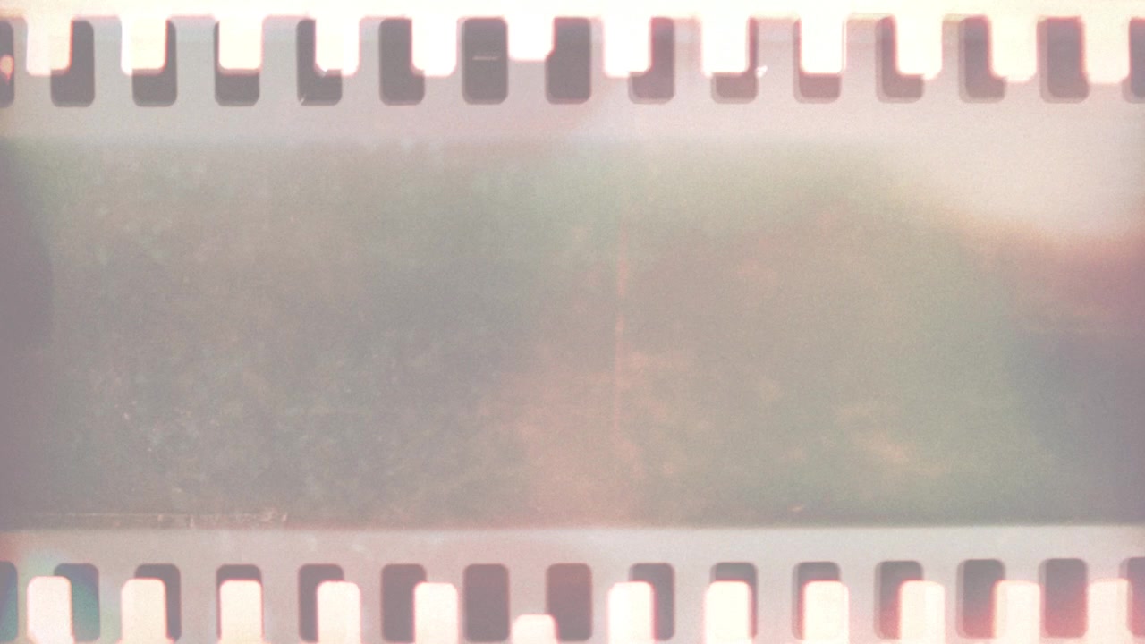 Overlay vintage con bruciatura pellicola e fuga di luce con perforazioni