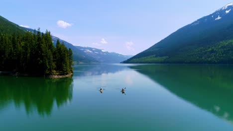 People-kayaking-in-lake-4k