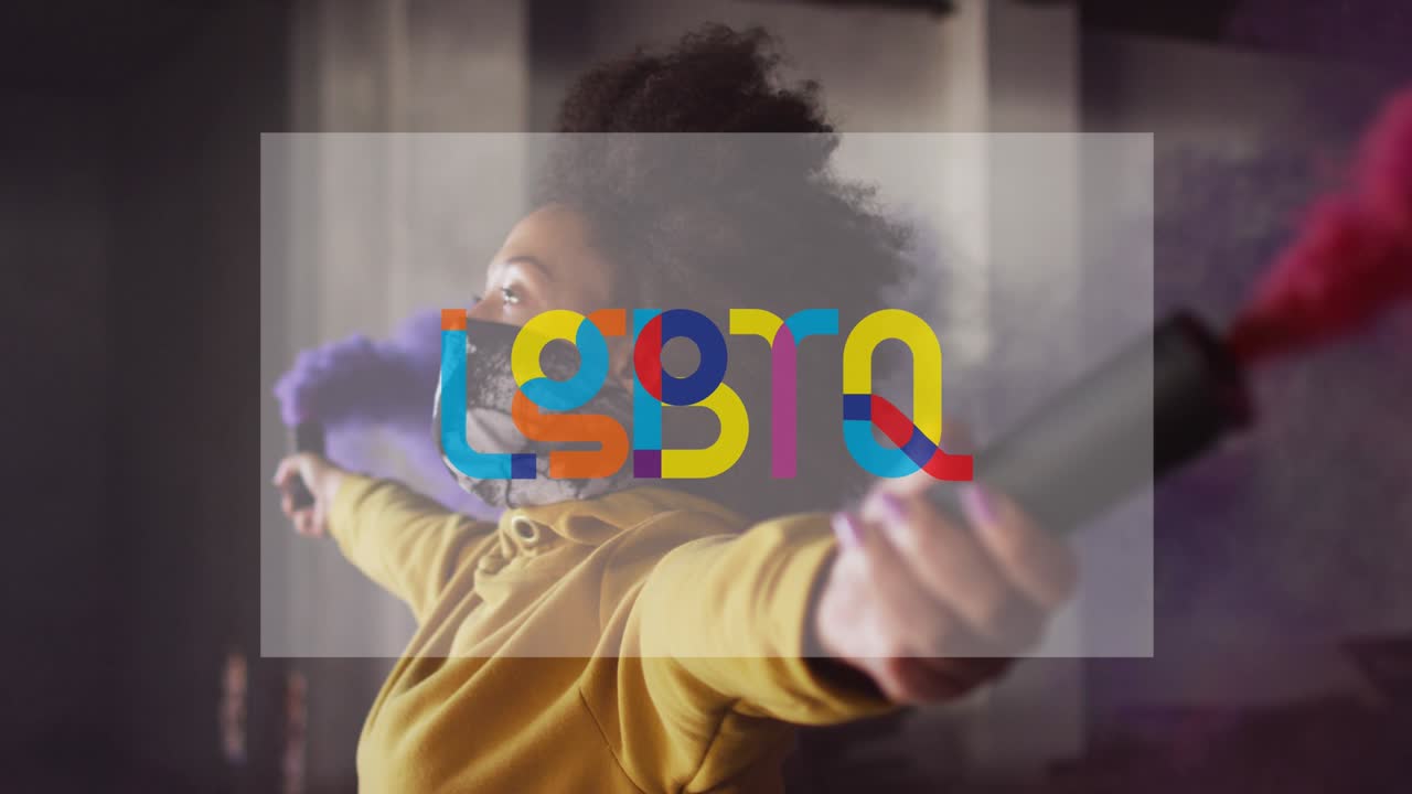 animación del arco iris lgbtq sobre mujer afroamericana con llamarada