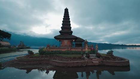 pura ulun danu beratan temple on lake bratan in bali, indonesia