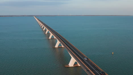 Antenne:-Die-Berühmte-Zeelandbridge-Während-Des-Sonnenuntergangs