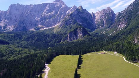 Lago-Fusine-Lago-Superior-Italia-Alpes.-Vuelos-Aéreos-Con-Drones-FPV.