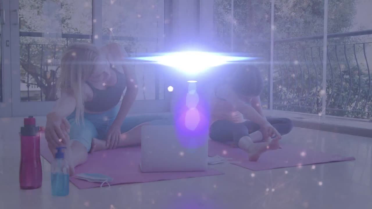 딸과 함께 운동하는 백인 어머니에 대한 스 ⁇ 의 애니메이션