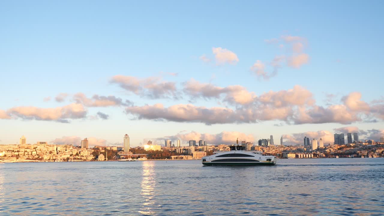 이스탄불 페리 해가 지는 모습