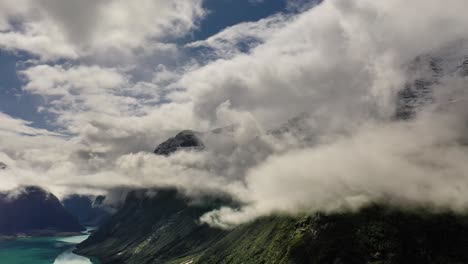 la hermosa naturaleza de noruega paisaje natural lago lovatnet.