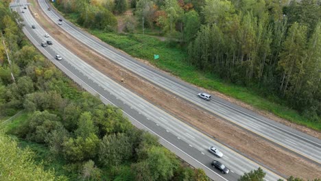 Rising-aerial-view-of-cars-driving-on-the-freeway-through-Bellingham,-WA