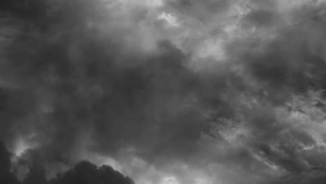 Lightining-Bolt-In-The-Sky-During-A-Thunderstorm