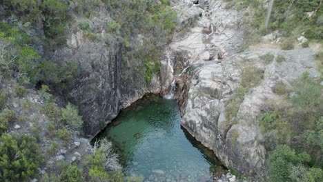 卡斯卡塔·達·波特拉·多·霍姆 (cascata da portela do homem) 是位於佩內達·蓋雷斯國家公園的瀑布