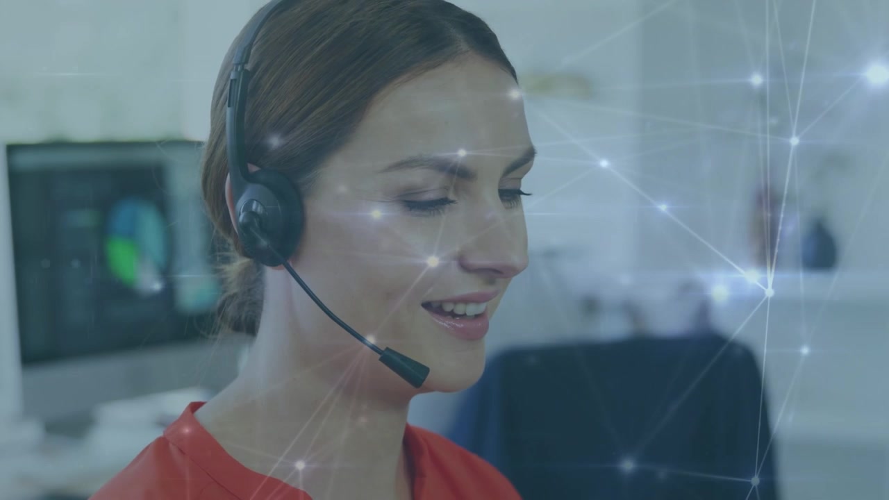 Animazione di una rete di connessioni su donna d'affari caucasica che utilizza un auricolare telefonico