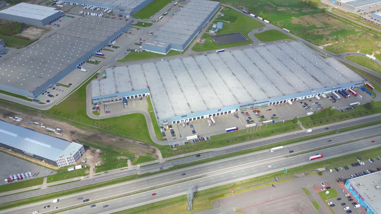 Vista aérea de almacén de mercancías