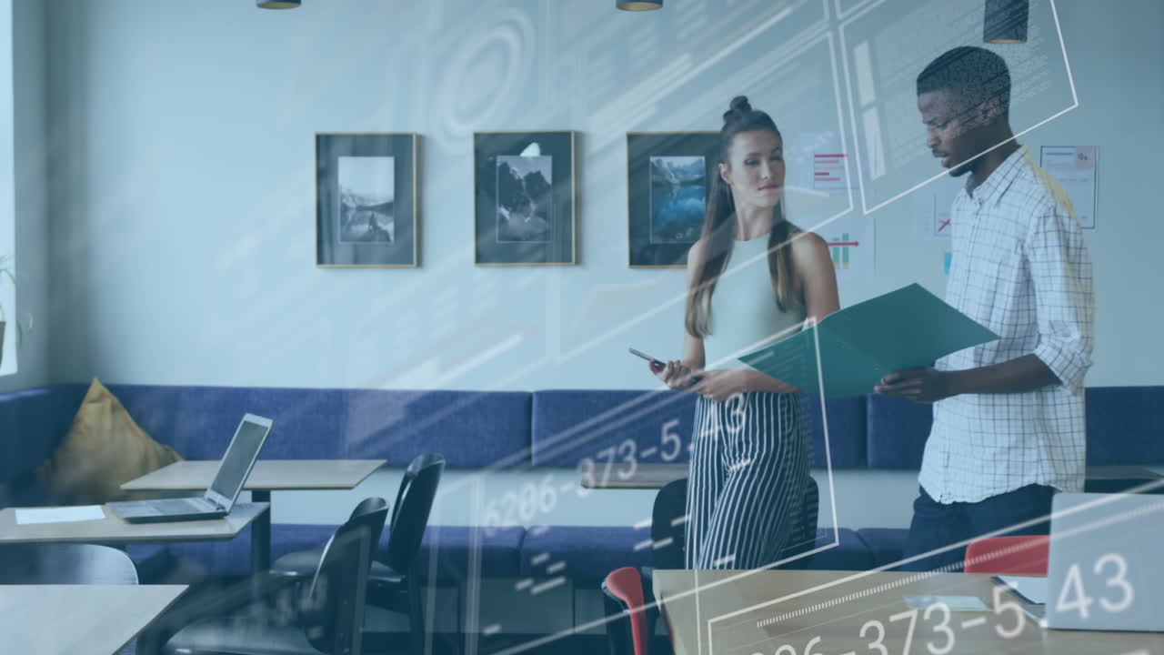 animación del procesamiento de datos financieros sobre diversas personas de negocios en la oficina