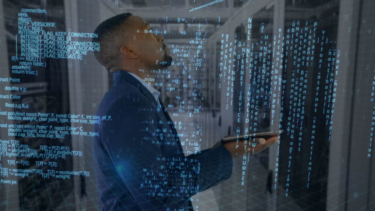 animación del procesamiento de datos sobre un hombre de negocios que usa una tableta en una sala de tecnología con servidores informáticos