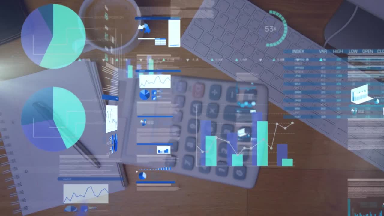 animación del procesamiento de datos contra una calculadora que cae sobre equipos de oficina en una superficie de madera