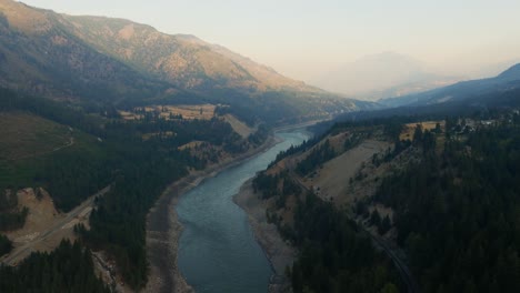 El-Río-Fraser-Al-Amanecer-En-Bc