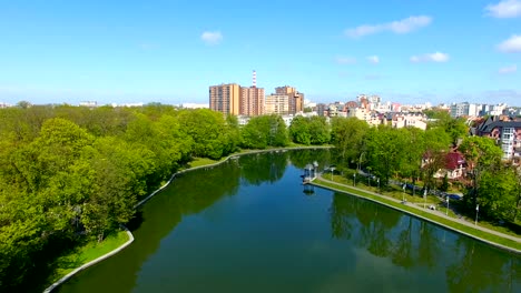 aéreo: parque de atracciones de kaliningrado en verano