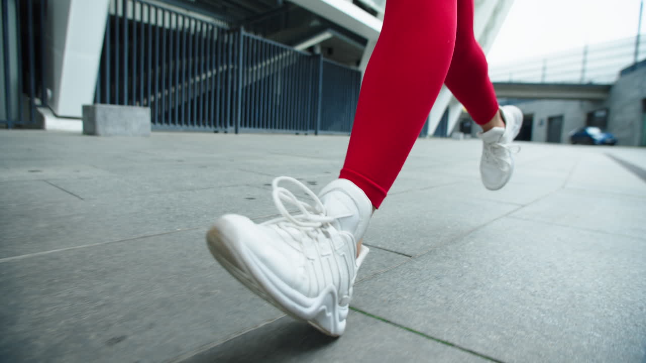 야외에서 조하는 여자