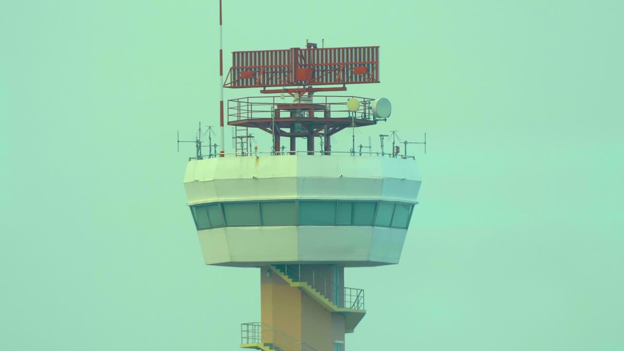 4k radar de vigilancia de aeropuerto girando tiro apretado auténtico transporte puerta de la aerolínea volando terminal transporte mundo viajes tailandia aeropuerto de bangkok