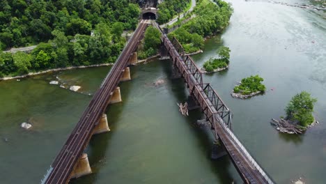 Train-bridges-at-Harper's-Ferry,-West-Virginia