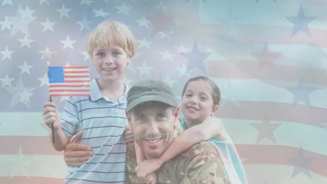 Animation-Eines-Männlichen-Soldaten,-Der-Lächelnde-Kinder-über-Der-Amerikanischen-Flagge-Umarmt