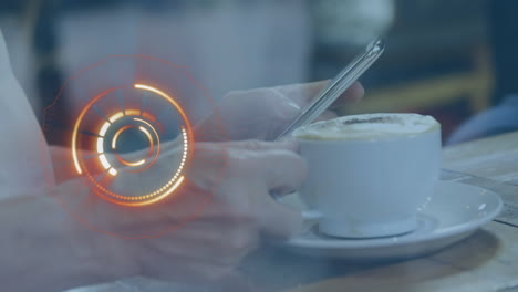 animación de la exploración del alcance sobre la mujer usando un teléfono inteligente
