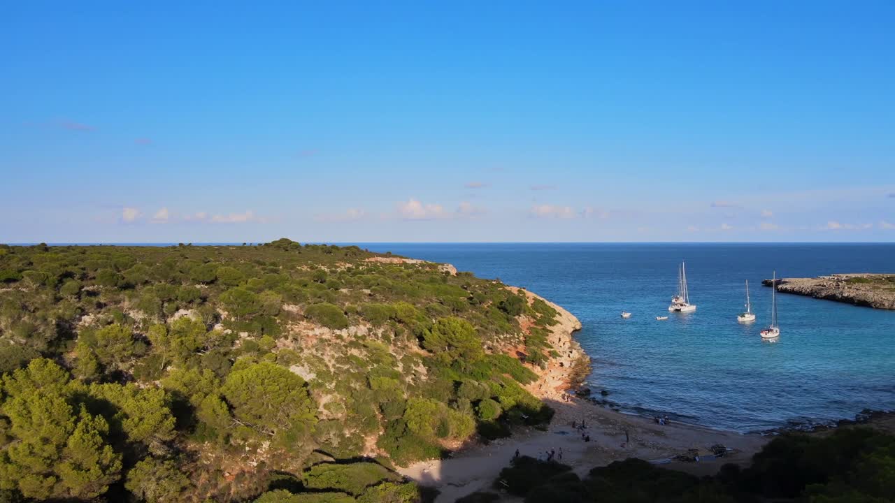 Experience the stunning natural beauty of Cala Varques, Mallorca, with its lush greenery, peaceful beaches, and serene blue waters. Perfect for nature lovers and seaside enthusiasts.