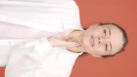 Vertical-video-of-Woman-with-sore-throat.